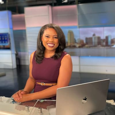 Natay Holmes  Photo